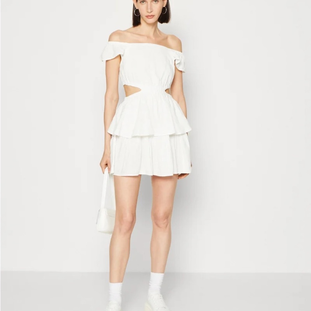 PROJECT GAP NWT Side Cutout Ruffle
Hem Mini Dress
